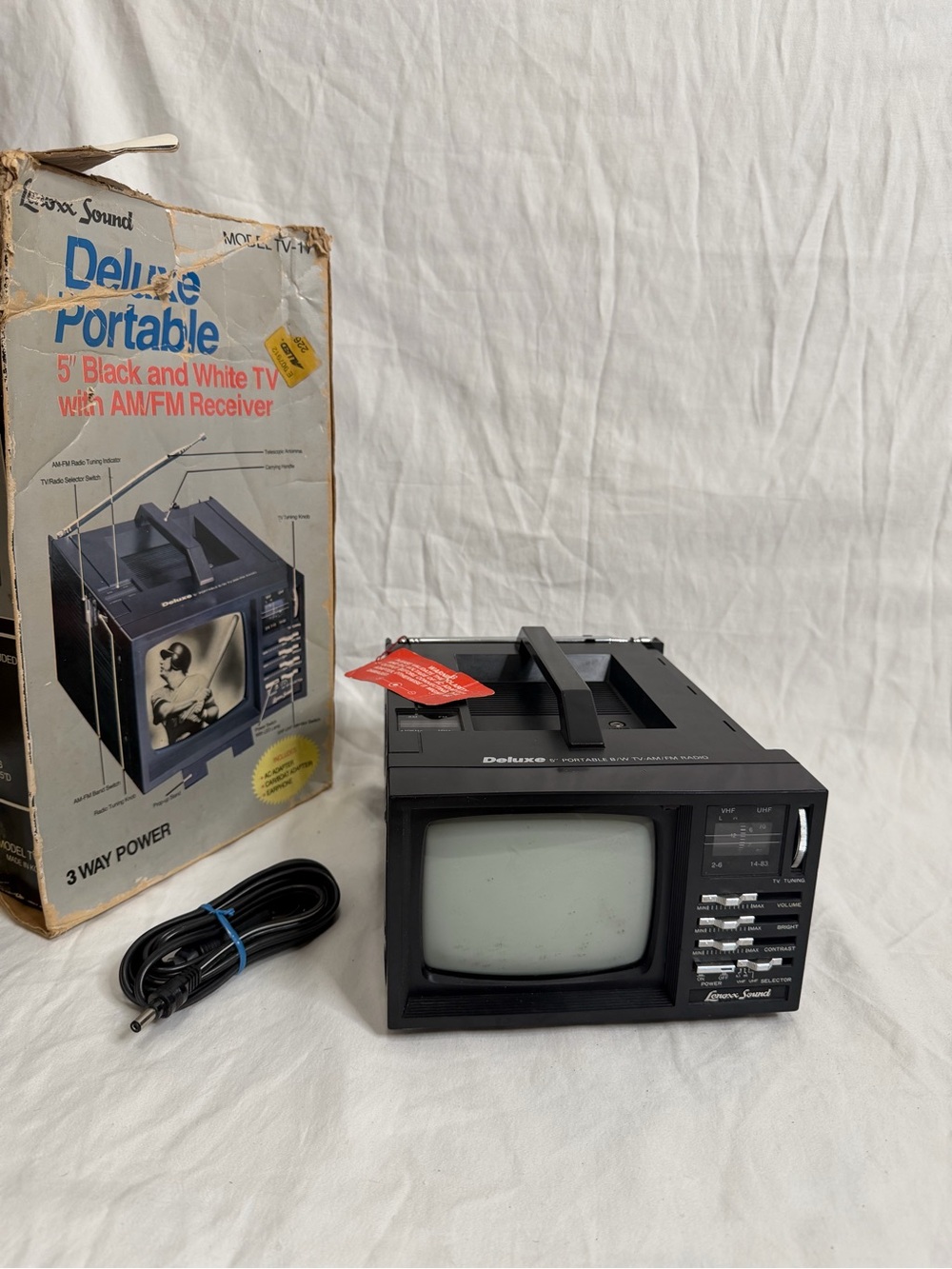 Lenoxx Portable TV B/W Sound TV-17 Deluxe 5in with AM/FM Radio, Black (WORKING)